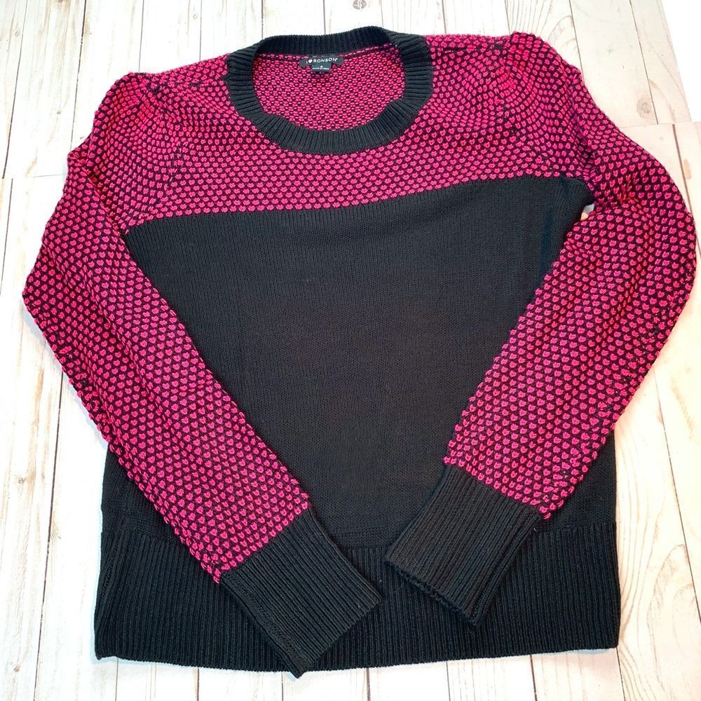 I 🖤Ronson Black Pink Sweater Size Small